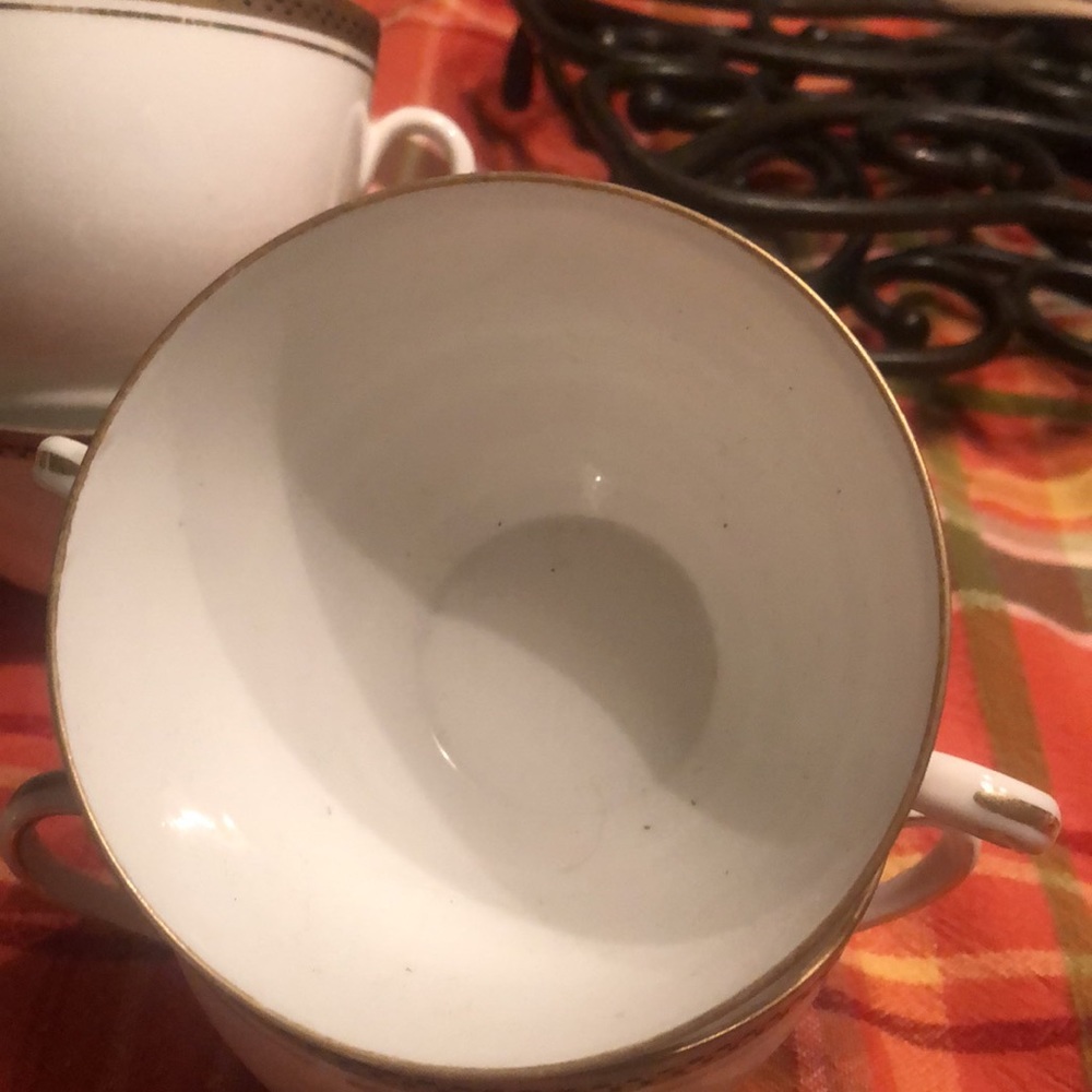 17 piece soup and saucers - Picture 4 of 6